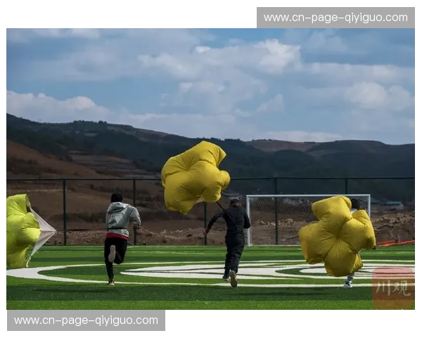 云端激战：丽江飞虎的怒吼与杭州绿城的雅致，谁才是绿茵场上的造梦者？